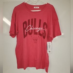 Chicago Bulls Women's red/pink T-Shirt Loose Small